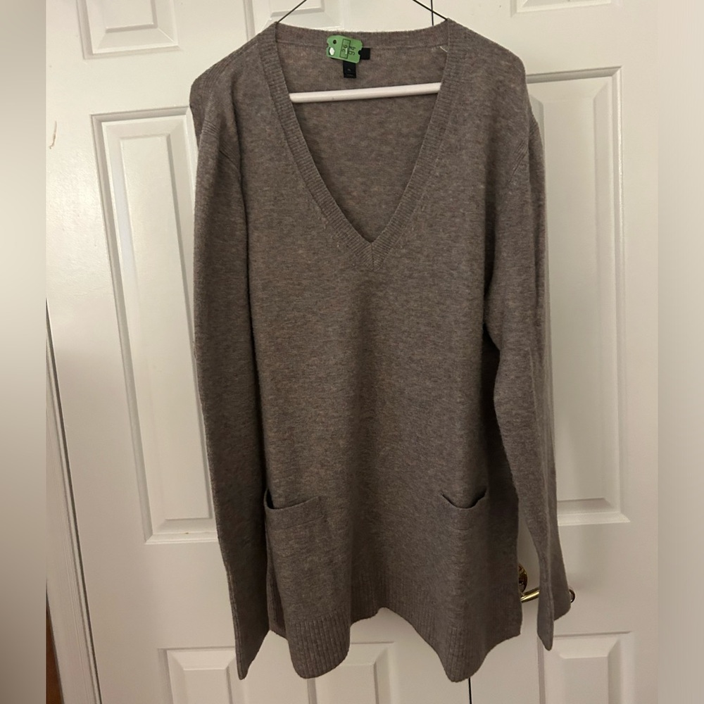J crew V-neck front-pocket tunic sweater in Supersoft yarn